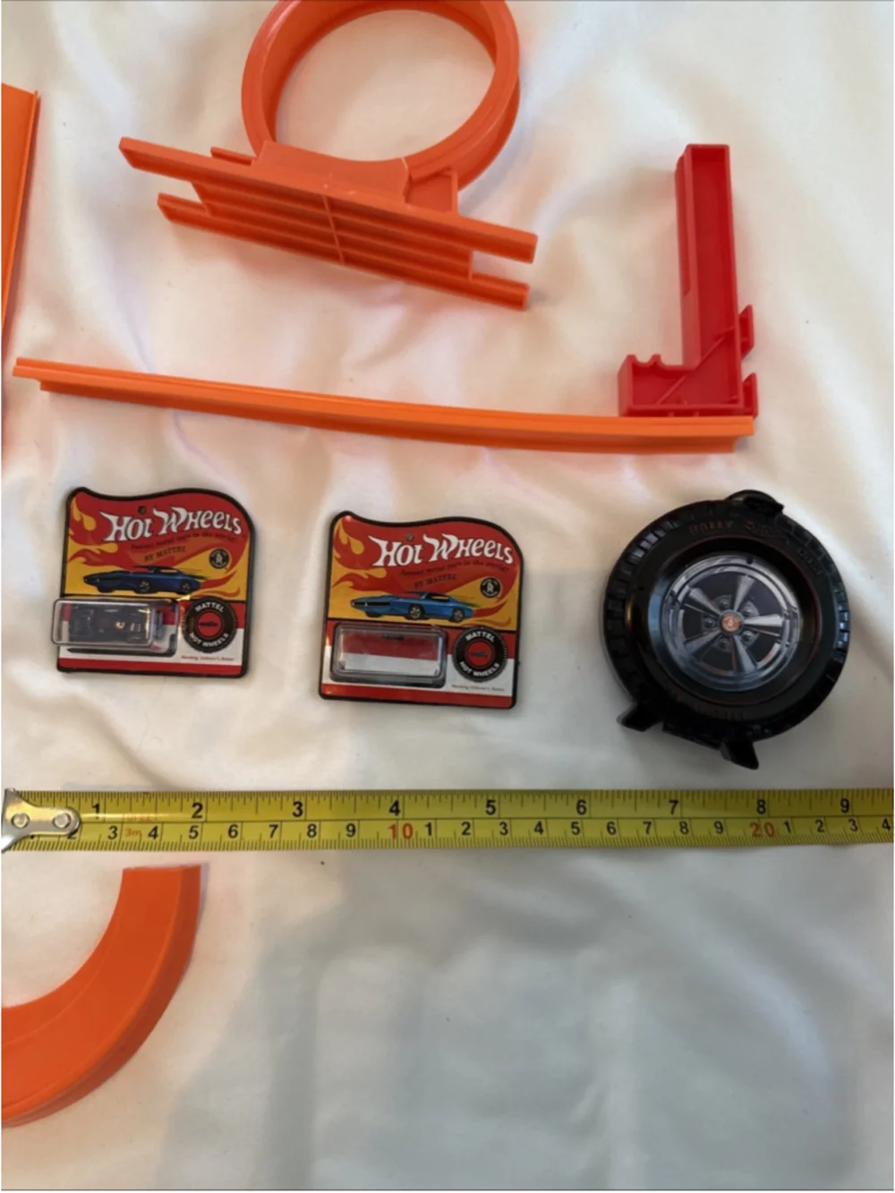 Mattel Hot Wheels Miniature Race Track And Cars